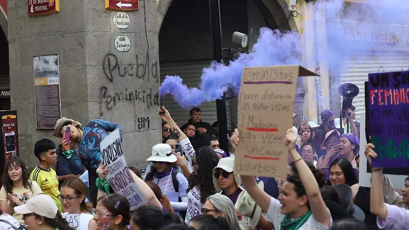 Marcha por el Día Internacional de la Mujer en Puebla